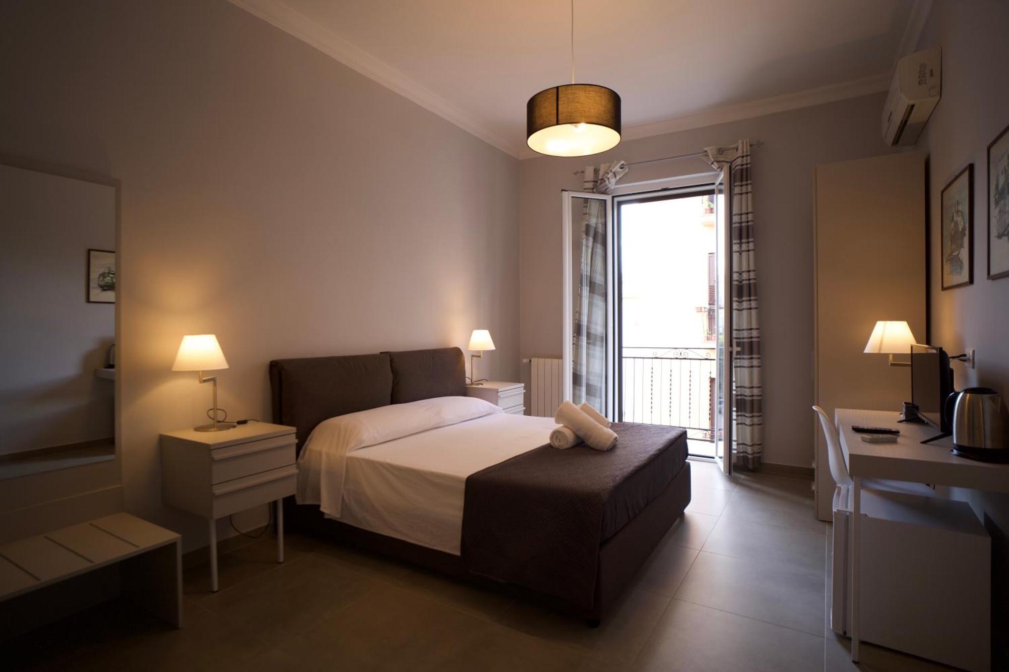 Donna Franca Rooms And Suite — Foto 1